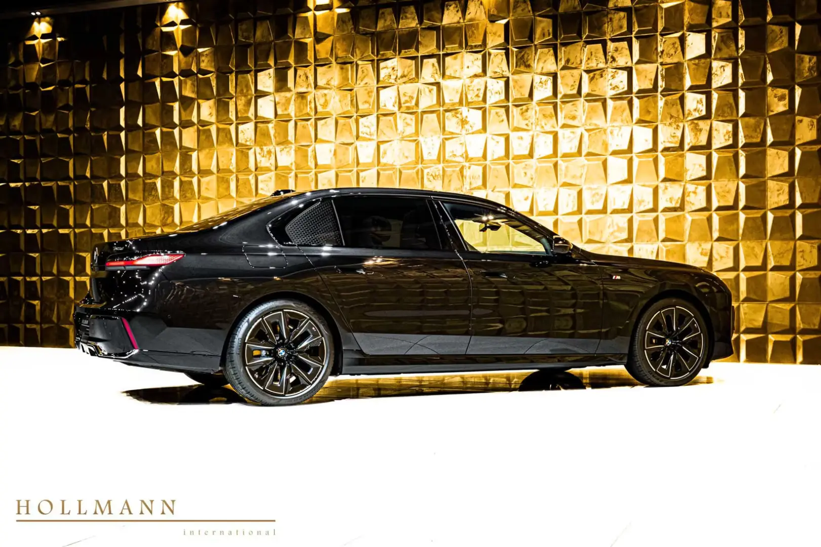 BMW 740d xDrive + M SPORT PACKAGE PRO + TV + B&W