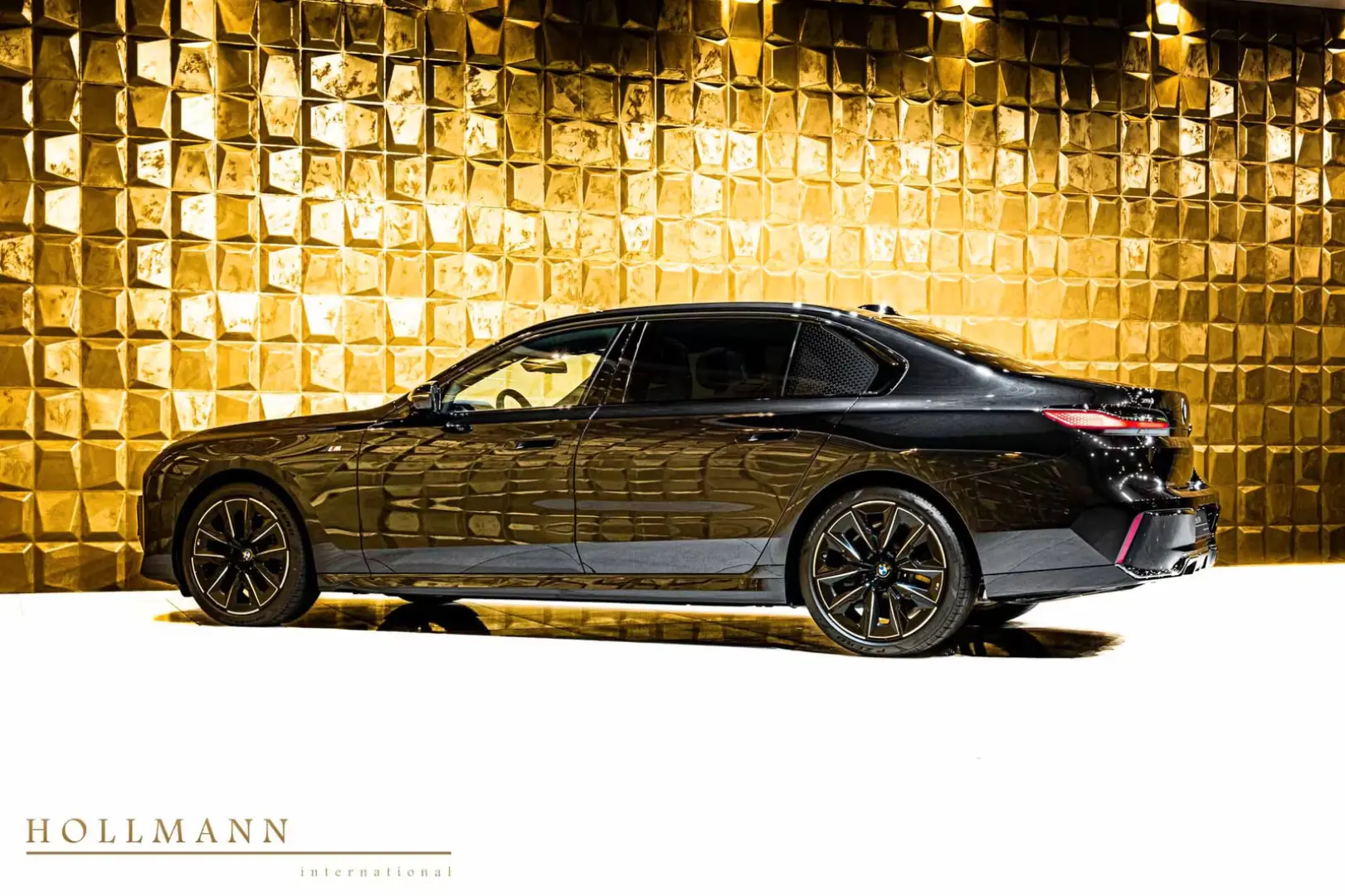 BMW 740d xDrive + M SPORT PACKAGE PRO + TV + B&W