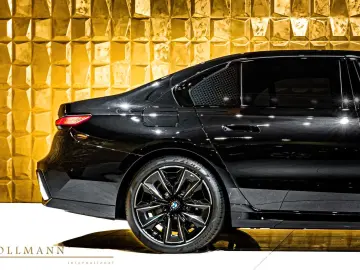 BMW 740d xDrive + M SPORT PACKAGE PRO + TV + B&W
