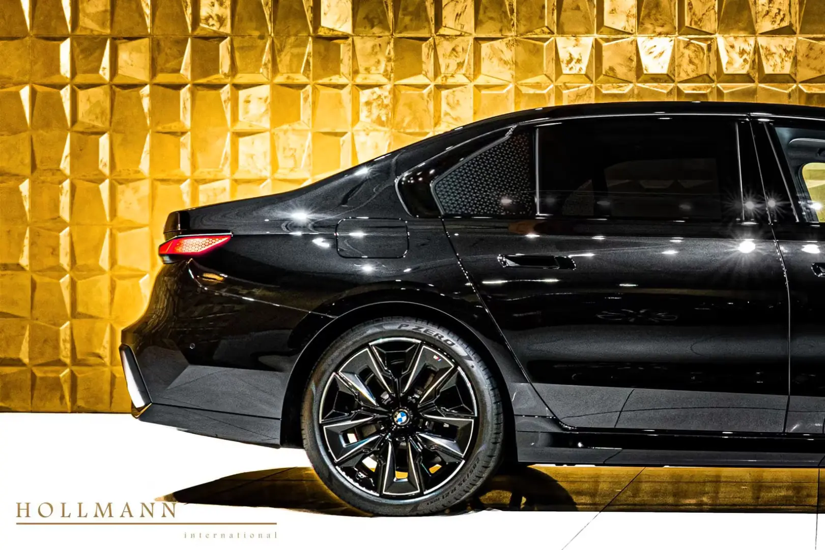 BMW 740d xDrive + M SPORT PACKAGE PRO + TV + B&W