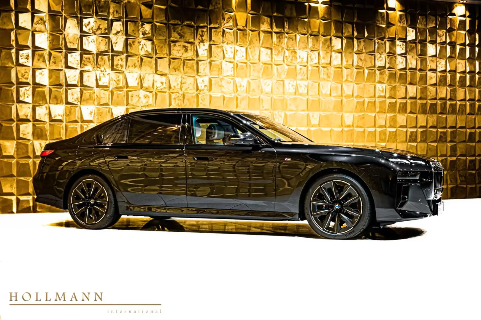 BMW 740d xDrive + M SPORT PACKAGE PRO + TV + B&W