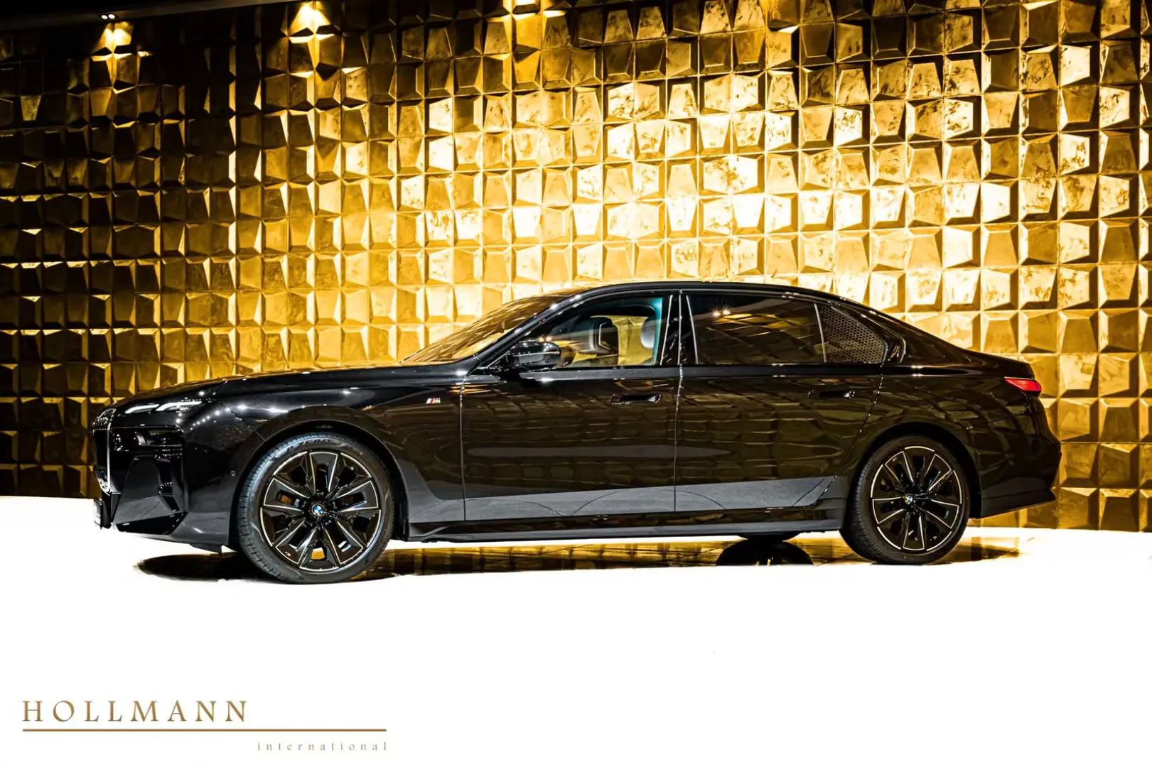 BMW 740d xDrive + M SPORT PACKAGE PRO + TV + B&W