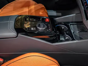 BMW M5 + Bowers & Wilkins + Carbon Ceramic Brake
