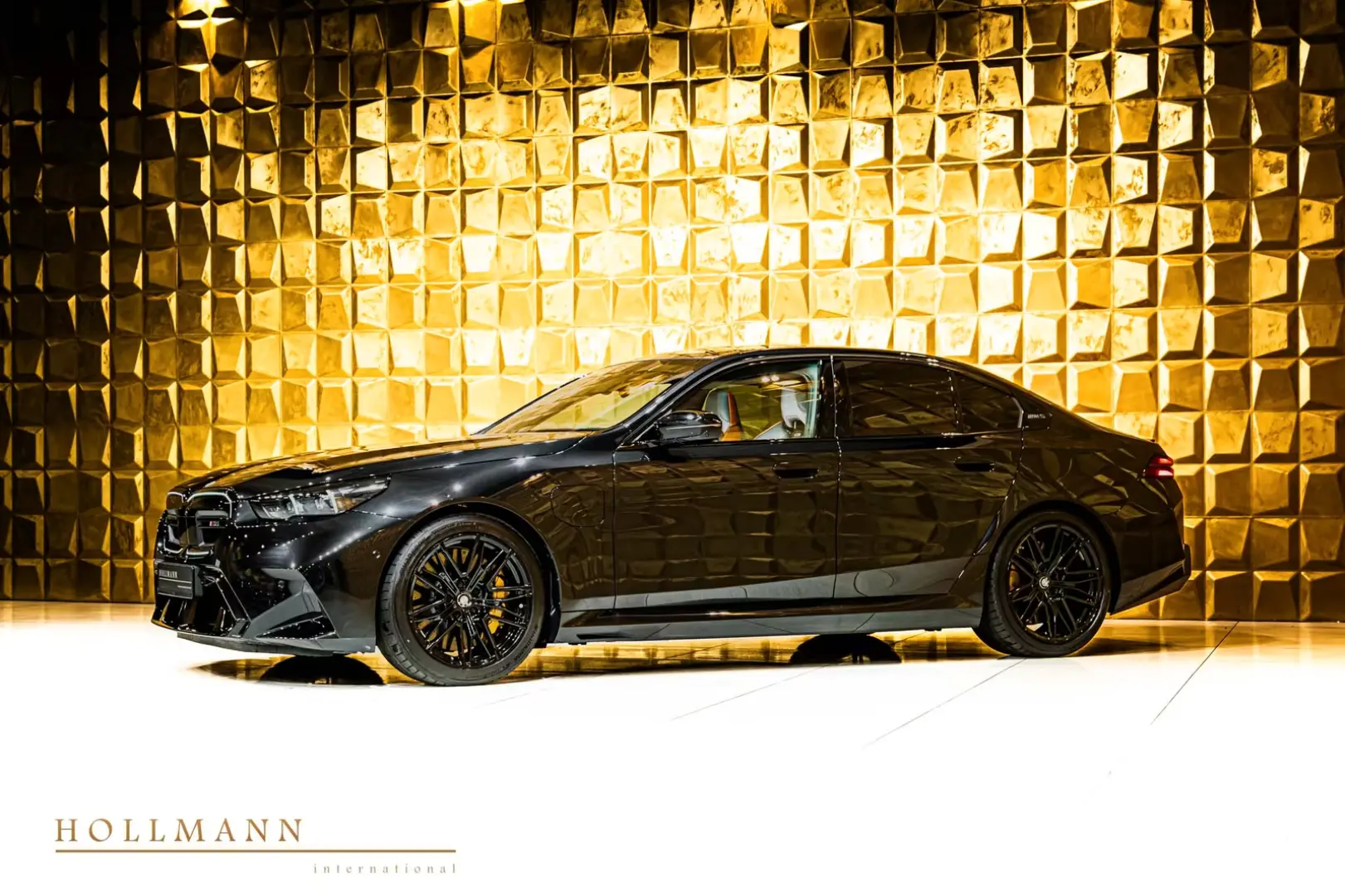 BMW M5 + Bowers & Wilkins + Carbon Ceramic Brake