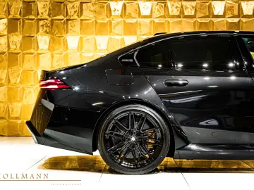 BMW M5 + Bowers & Wilkins + Carbon Ceramic Brake