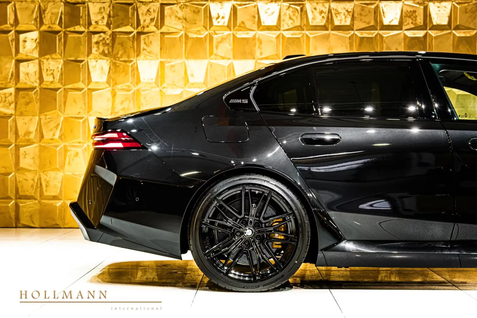 BMW M5 + Bowers & Wilkins + Carbon Ceramic Brake
