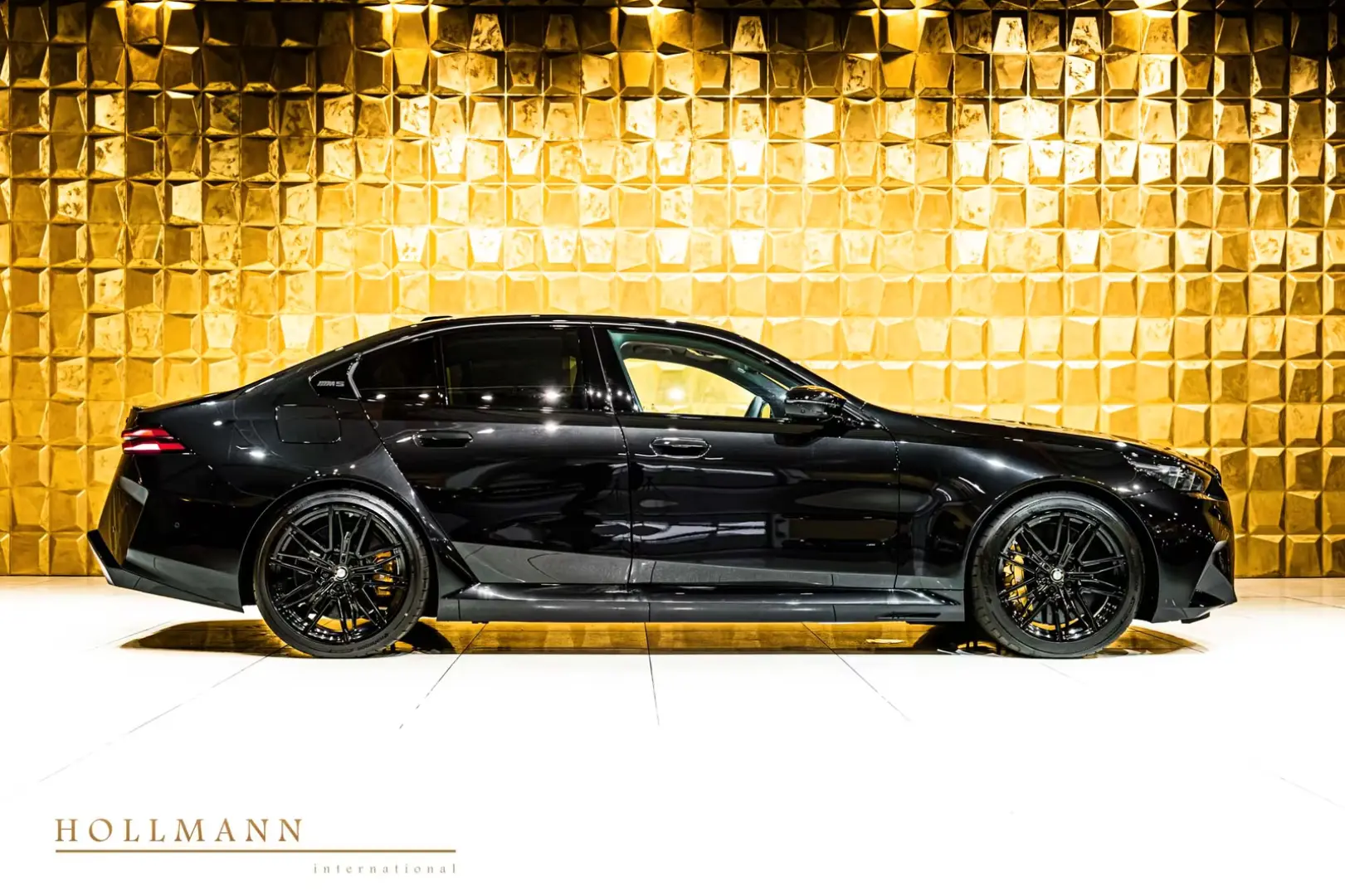 BMW M5 + Bowers & Wilkins + Carbon Ceramic Brake