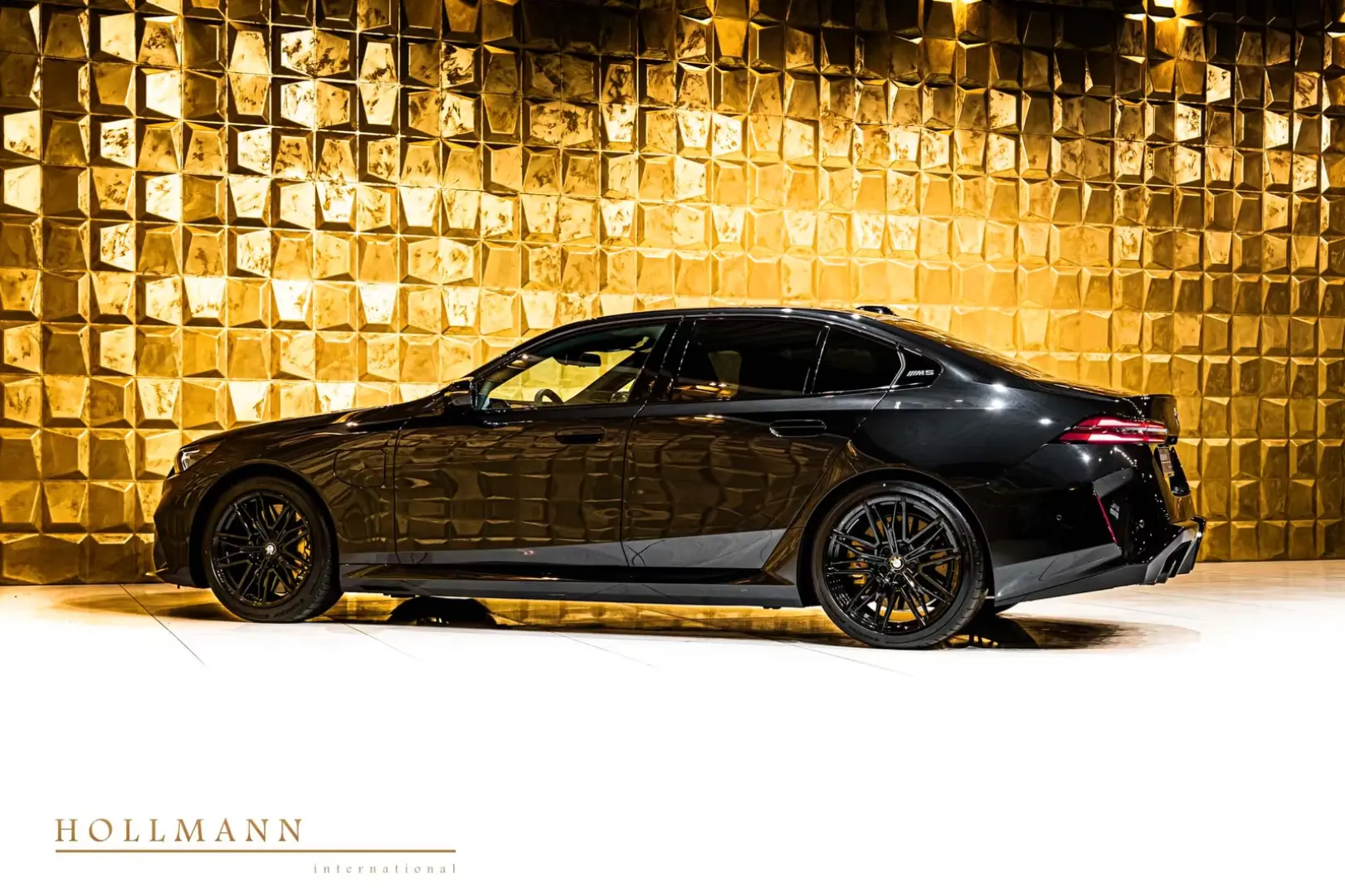 BMW M5 + Bowers & Wilkins + Carbon Ceramic Brake