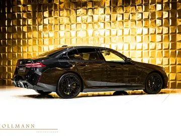 BMW M5 + Bowers & Wilkins + Carbon Ceramic Brake