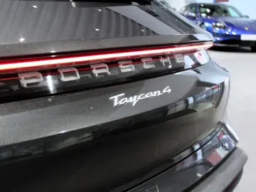 Porsche Taycan 4 Cross Turismo