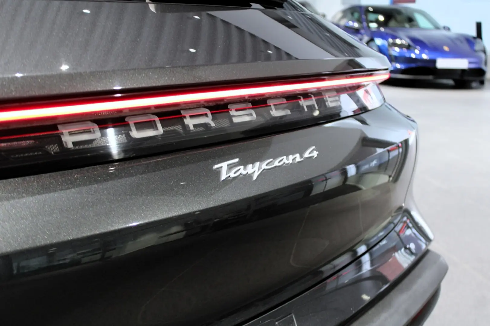 Porsche Taycan 4 Cross Turismo