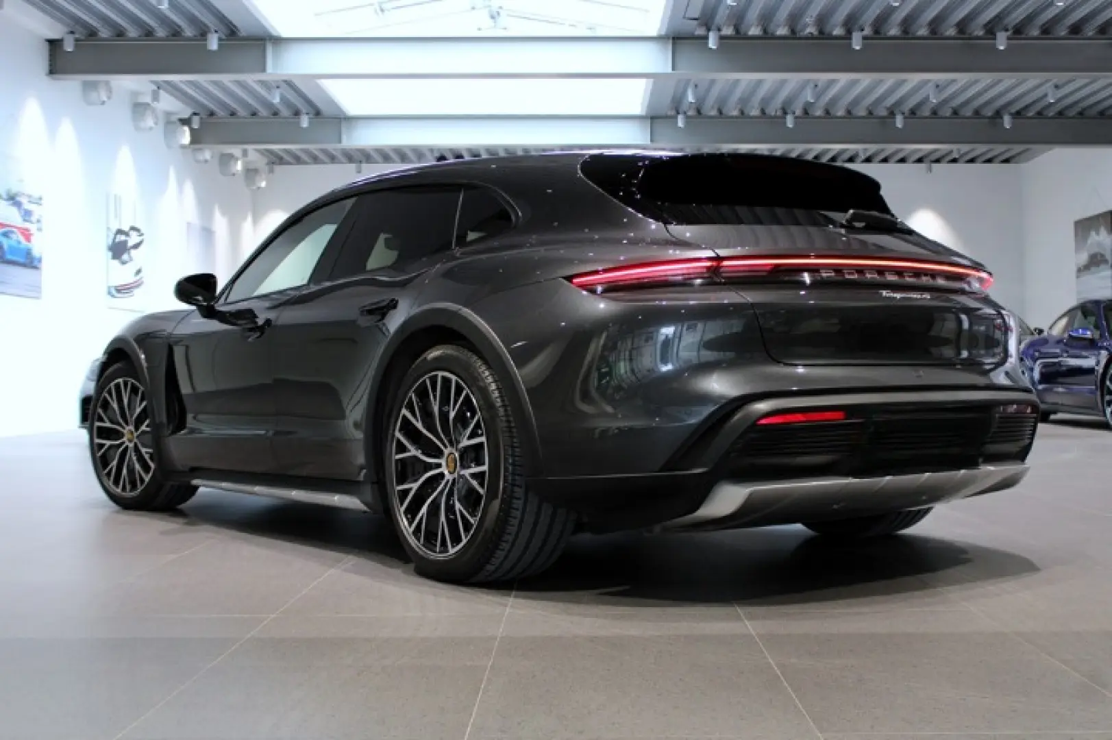 Porsche Taycan 4 Cross Turismo