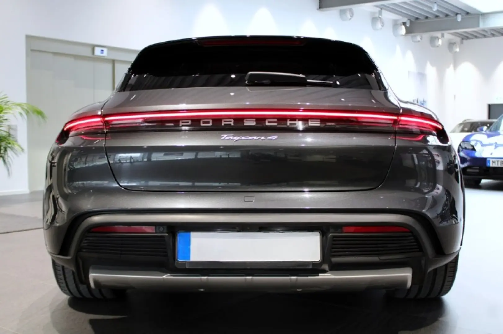 Porsche Taycan 4 Cross Turismo