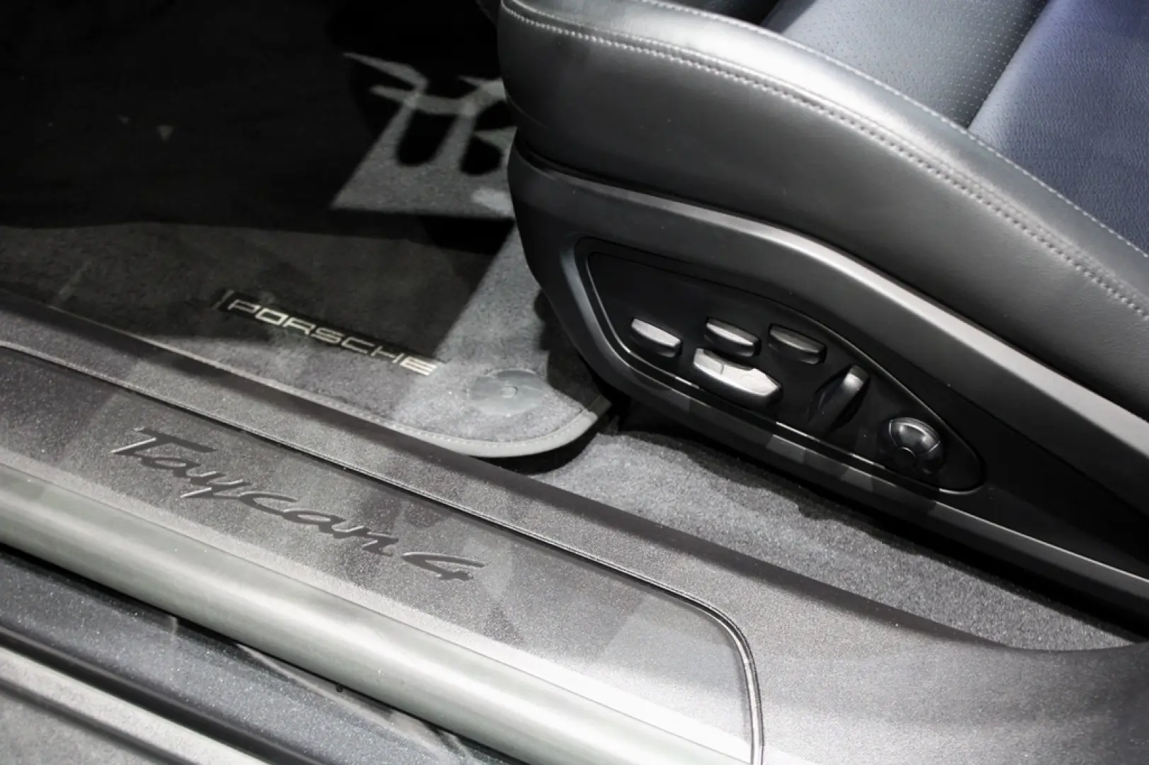 Porsche Taycan 4 Cross Turismo