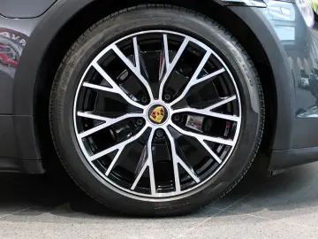 Porsche Taycan 4 Cross Turismo