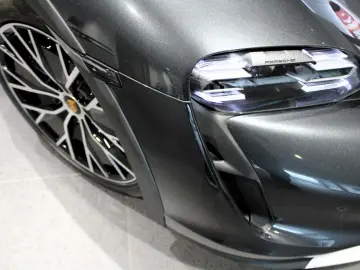 Porsche Taycan 4 Cross Turismo