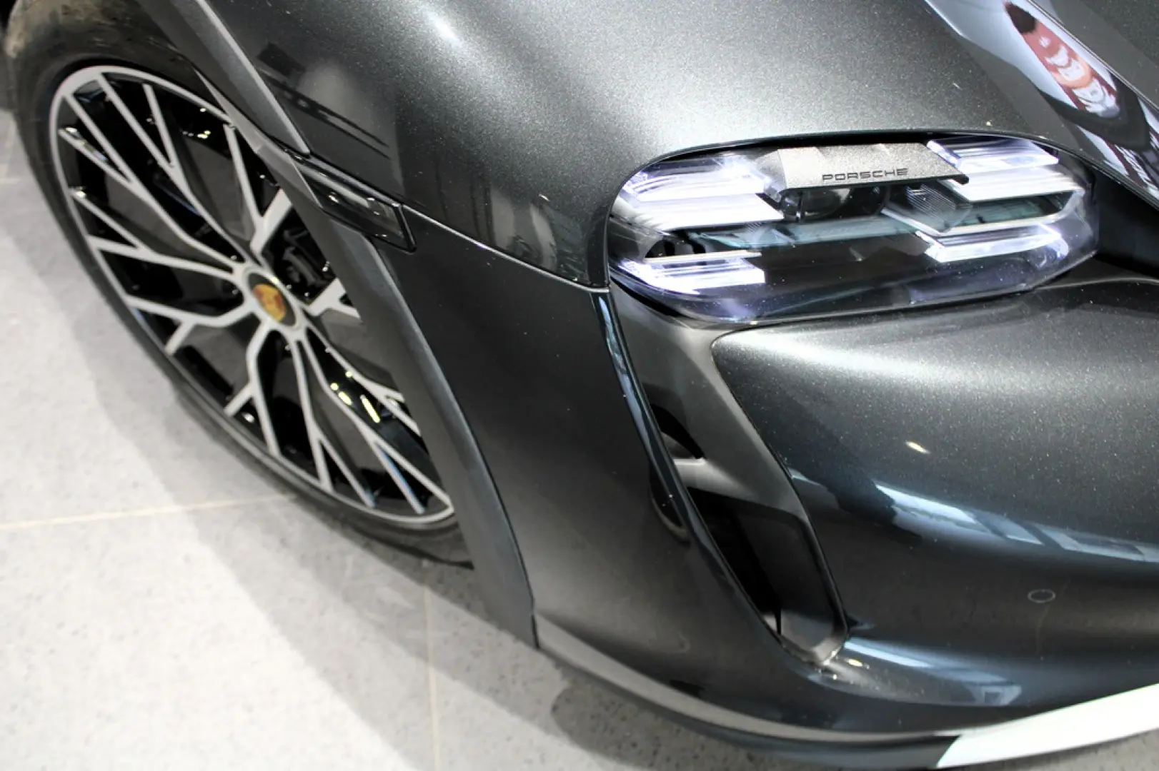 Porsche Taycan 4 Cross Turismo