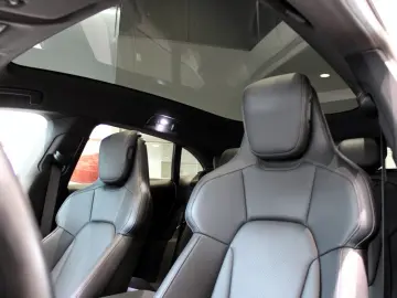 Porsche Taycan 4 Cross Turismo