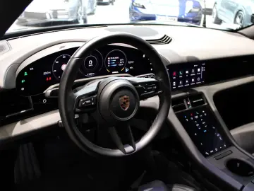 Porsche Taycan 4 Cross Turismo