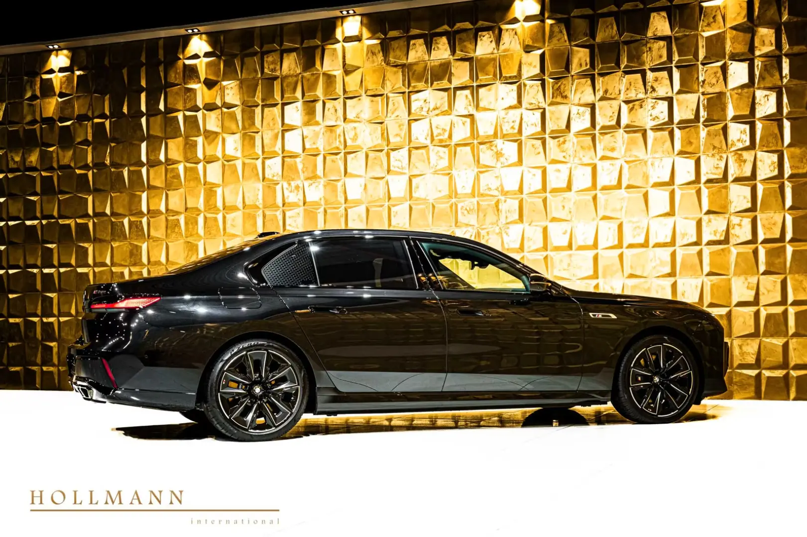 BMW M760e xDrive +SKY LOUNGE+M SPORT BRAKE SYSTEM+