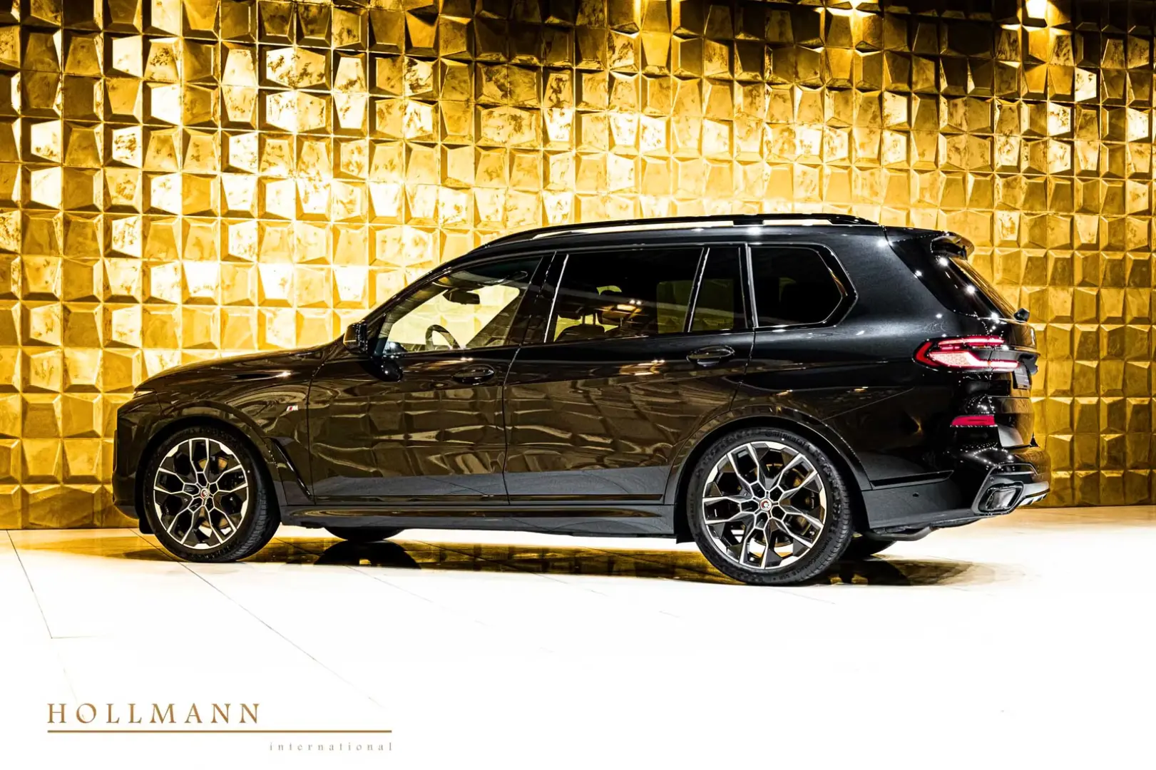 BMW X7 xDrive 40d +MSPORT PRO + SKY LOUNGE + HARMAN