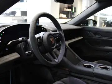 Porsche Taycan GTS Sport Turismo