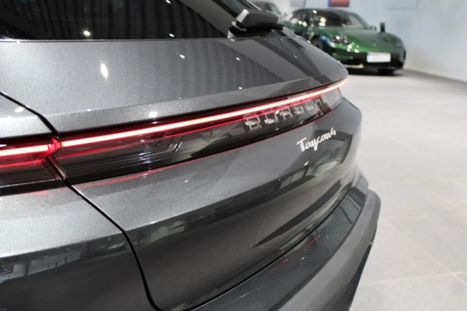 Porsche Taycan 4 Cross Turismo
