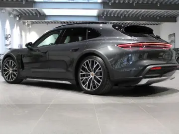 Porsche Taycan 4 Cross Turismo