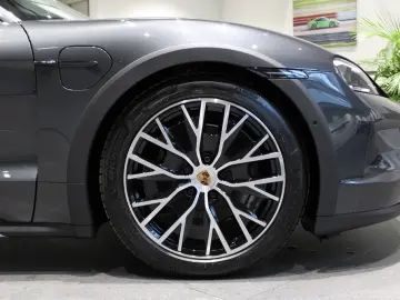 Porsche Taycan 4 Cross Turismo