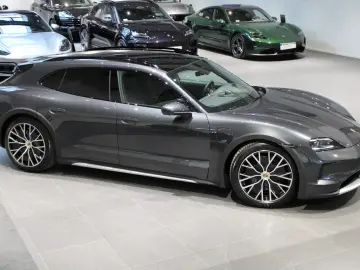 Porsche Taycan 4 Cross Turismo