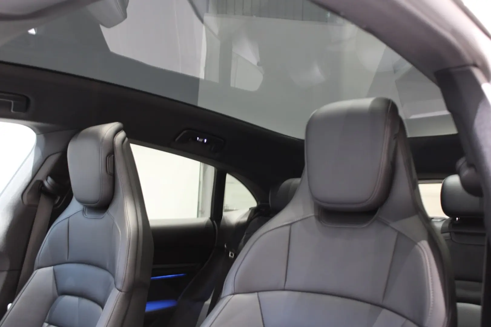Porsche Taycan 4 Cross Turismo