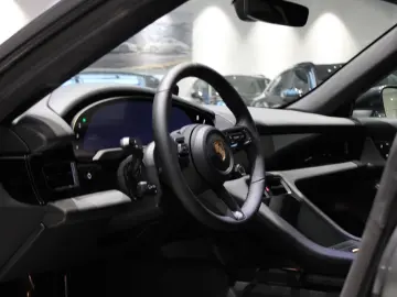 Porsche Taycan 4 Cross Turismo