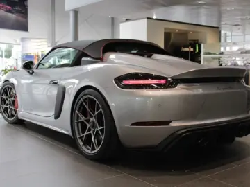 Porsche 718 Spyder RS