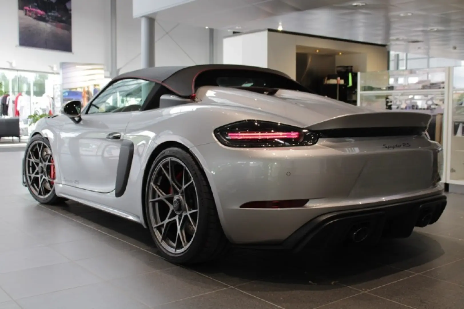 Porsche 718 Spyder RS