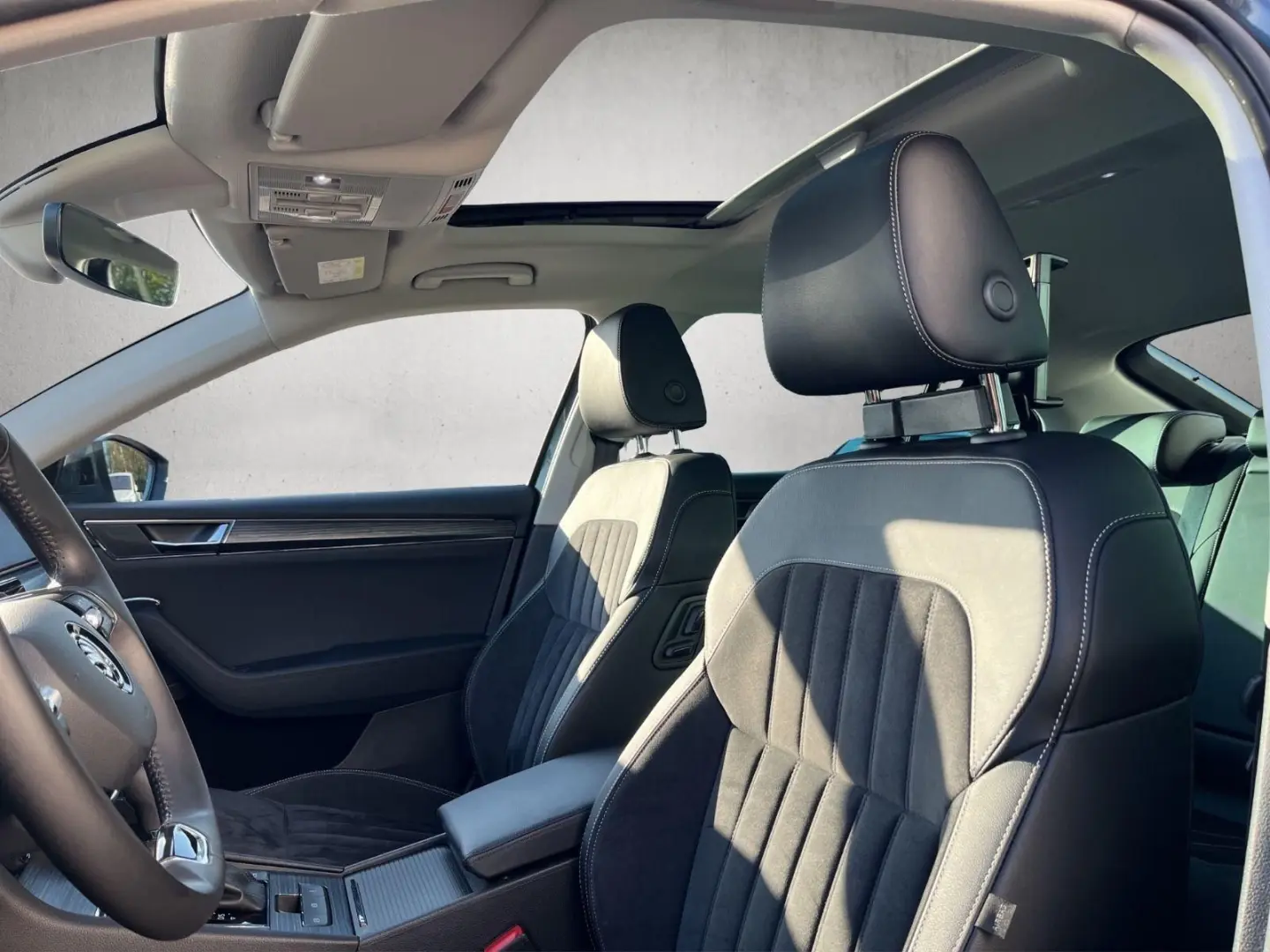 Superb 2.0 TDI DSG Style*PANO*LED*DIGITAL*19