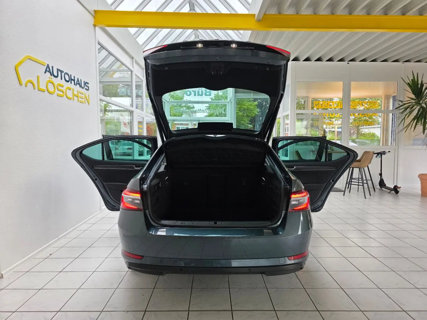 Superb Limo Premium Edition Canton-Sound RKamera