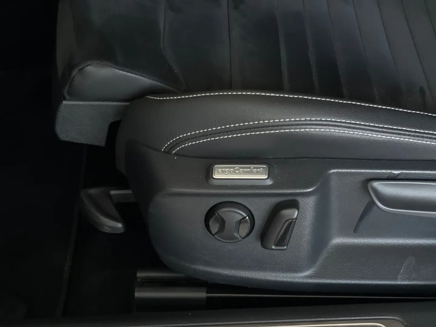 Passat*Lim.*2.0 TDI*DSG*Elegance*R-Line*IQ*CAM*
