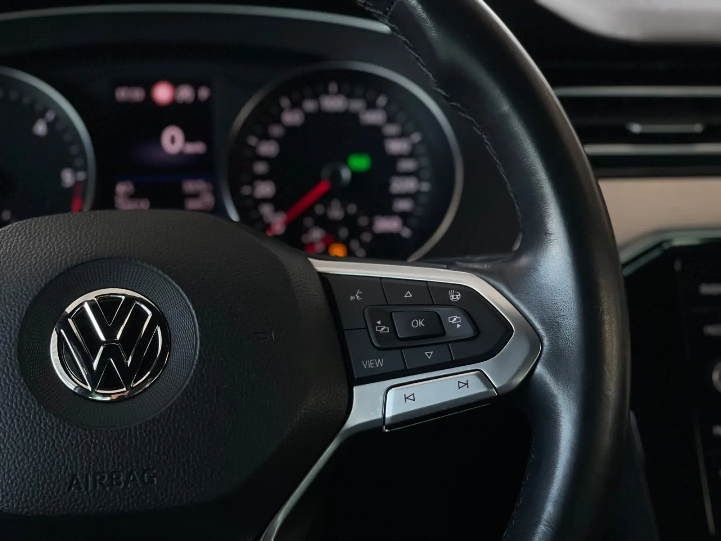 Passat*Lim.*2.0 TDI*DSG*Elegance*R-Line*IQ*CAM*