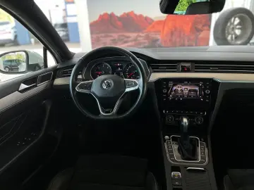 Passat*Lim.*2.0 TDI*DSG*Elegance*R-Line*IQ*CAM*