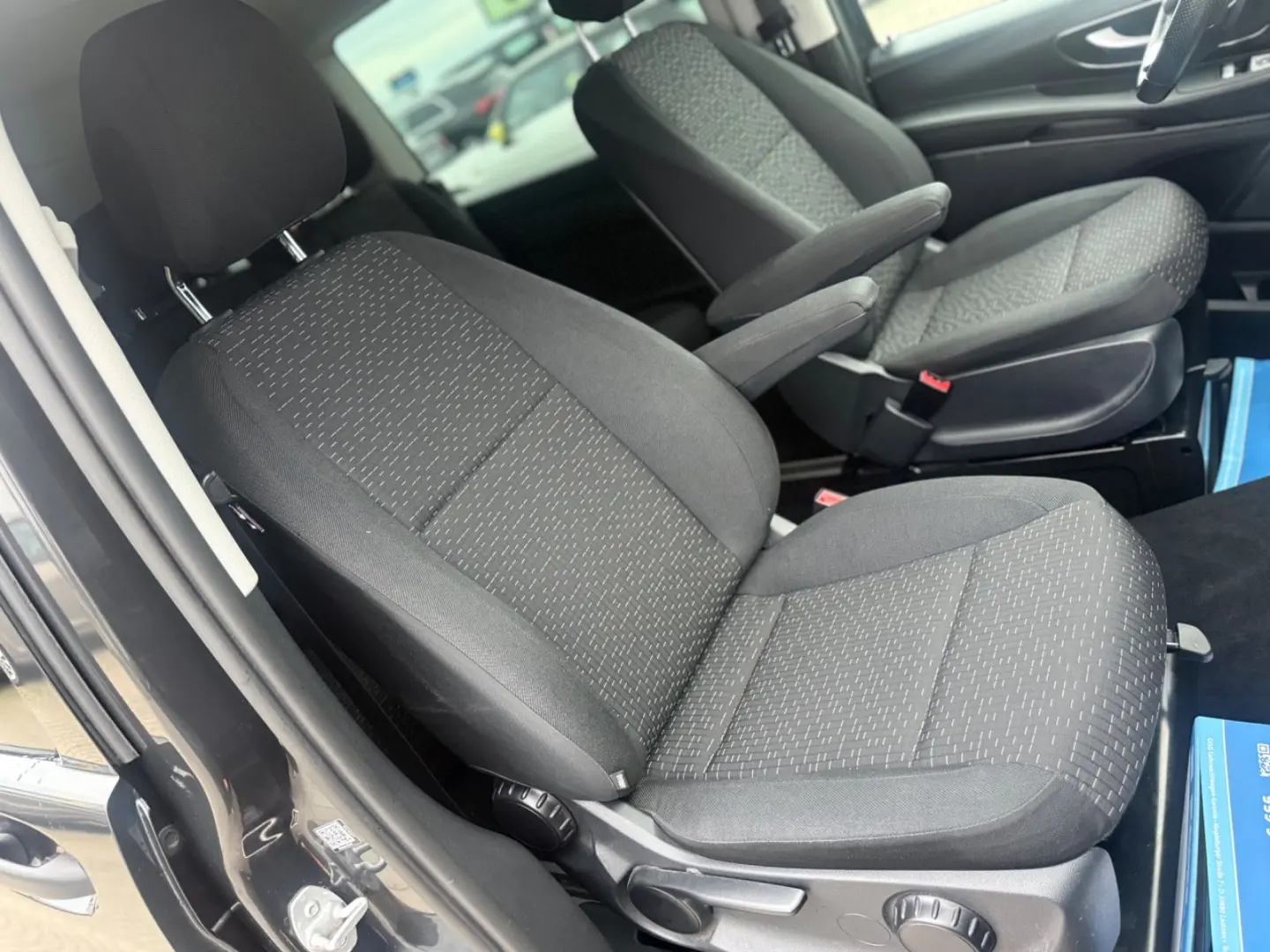 VitoTourer116CDI/Lang-R-Cam/AHK-Navi-9-G Tronic