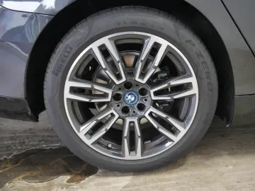 530eA Lim M Sportpaket UPE 86255EUR AHK GSD ACC