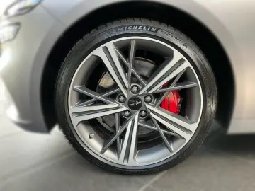 G70 2,0L Turbo Sport Allrad Mattlack vom Genesis