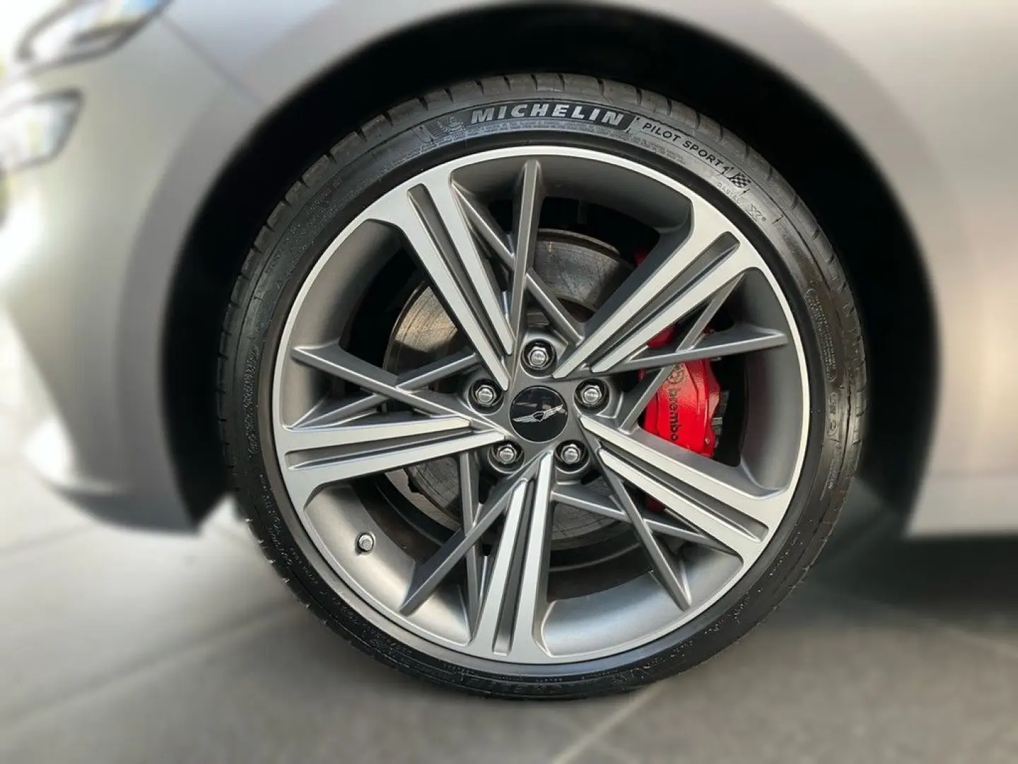 G70 2,0L Turbo Sport Allrad Mattlack vom Genesis