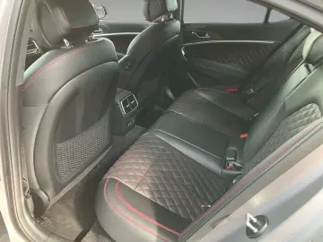 G70 2,0L Turbo Sport Allrad Mattlack vom Genesis