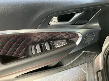 G70 2,0L Turbo Sport Allrad Mattlack vom Genesis