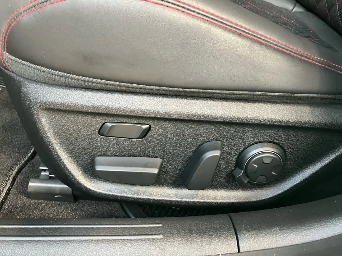 G70 2,0L Turbo Sport Allrad Mattlack vom Genesis