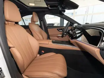 Mercedes-Benz E 200 4M/SUPERSCREEN/DISTRONIC
