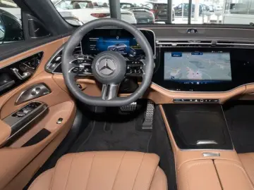 Mercedes-Benz E 200 4M/SUPERSCREEN/DISTRONIC
