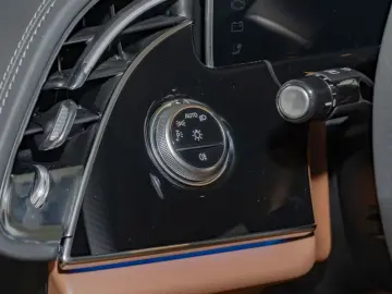 Mercedes-Benz E 220 d 4M AMG/SUPERSCREEN/DISTRONIC