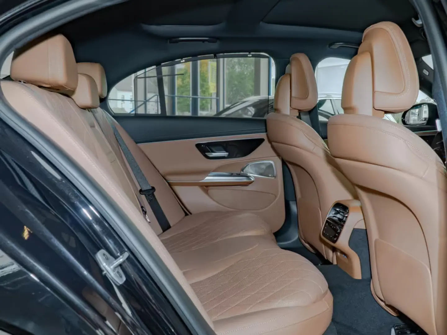Mercedes-Benz E 220 d 4M AMG/SUPERSCREEN/DISTRONIC